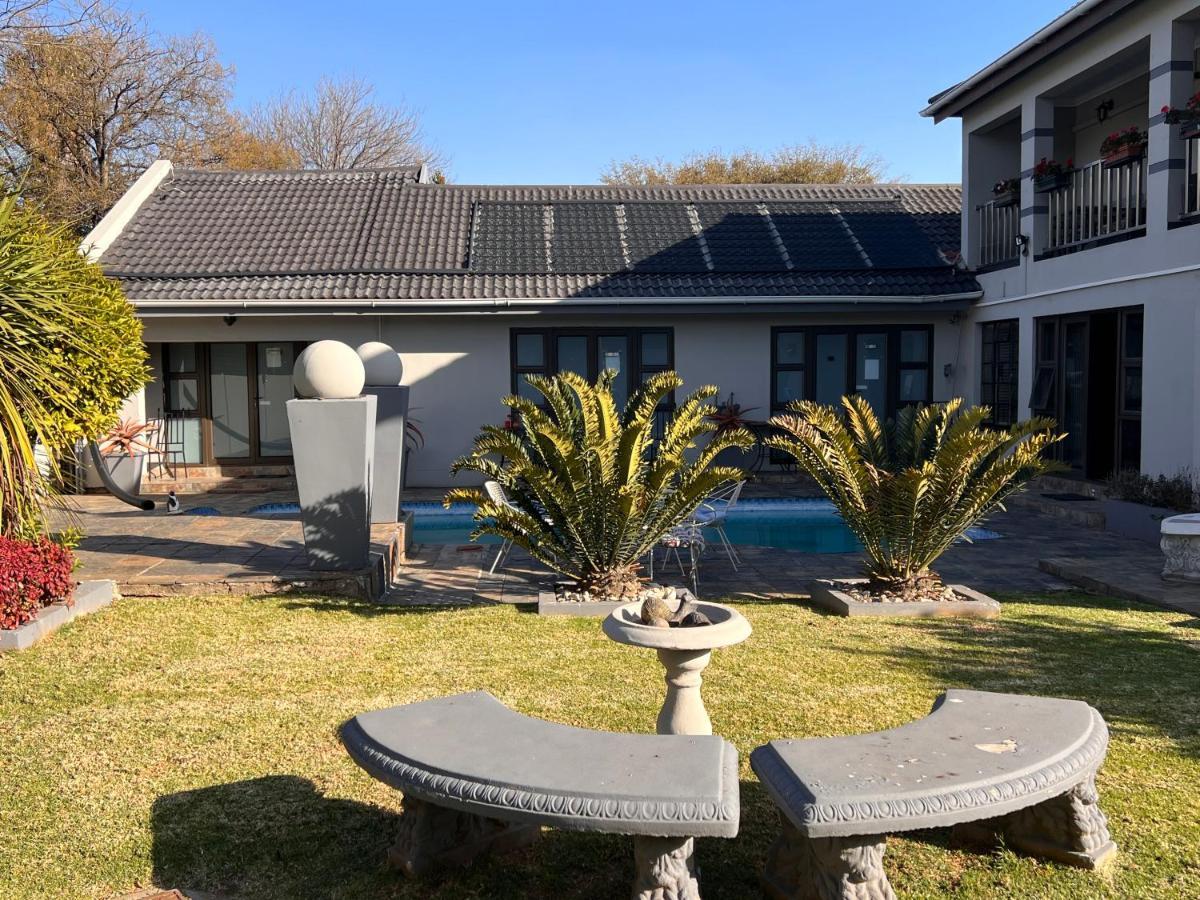 2 Op Terblanche Guesthouse Boksburg Exteriér fotografie