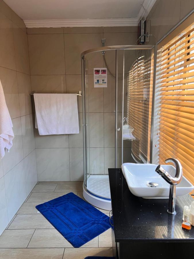 2 Op Terblanche Guesthouse Boksburg Exteriér fotografie
